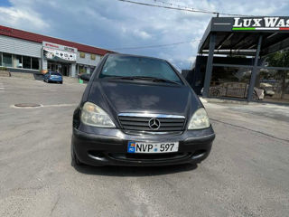 Mercedes A-Class foto 1