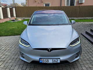 Tesla Model X фото 0