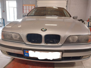 BMW 5 Series foto 1