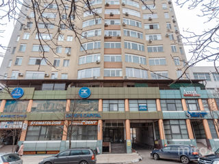 Se vinde oficiu situat în sectorul Centru, str. Petru Rareș. foto 12