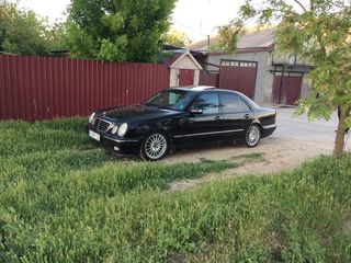 Mercedes E Class foto 8