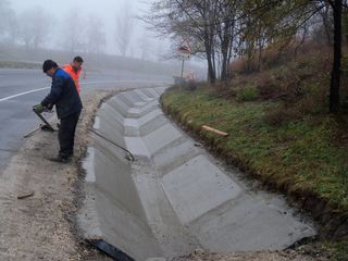 Земляные работы/ lucrarai terasamente , canalizari, amenajari, reparatii drumuri,chiuvete, podete foto 8