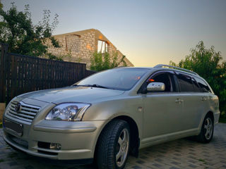 Toyota Avensis foto 2