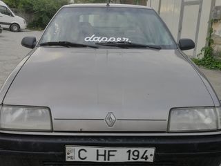 Renault 19 foto 1