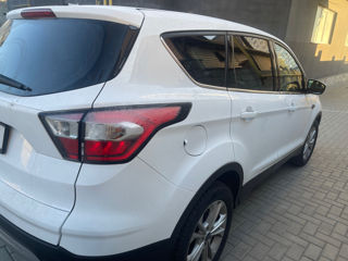 Ford Kuga foto 2