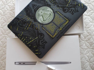 750 euro! MacBook Air 13 M12020. In cutie. Ca nou