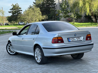 BMW 5 Series foto 4