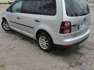 Volkswagen Touran foto 4