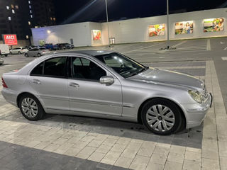 Mercedes C-Class foto 2