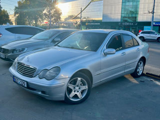 Mercedes C-Class foto 2