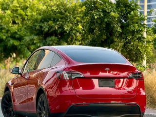 Tesla Model Y foto 5