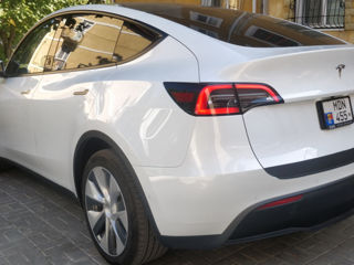 Tesla Model Y foto 5