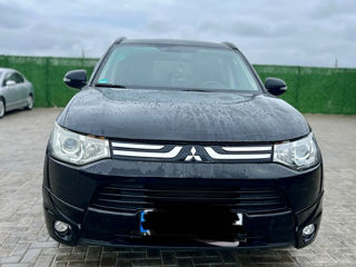 Mitsubishi Outlander foto 2