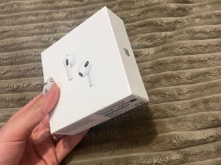 AirPods 3 Noi Sigilate Originale Au posibilitatea de încărcare cu MagSafe foto 2