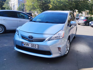 Toyota Prius v foto 6