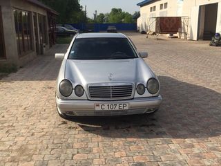 Mercedes E Class foto 2