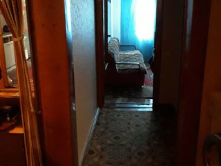 Se vinde apartament cu 3 odai in stare buna. Amplasat pe mijloc. Cu balcon cu vizor spre oras. foto 9