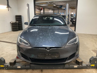 Tesla Model S foto 1