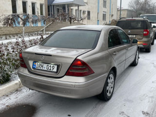 Mercedes C-Class foto 2