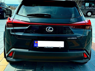 Lexus UX foto 2