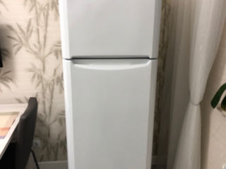 Frigider Indesit foto 2