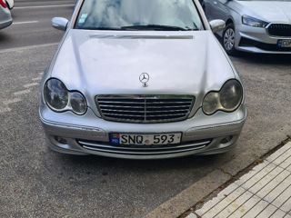 Mercedes C-Class foto 4