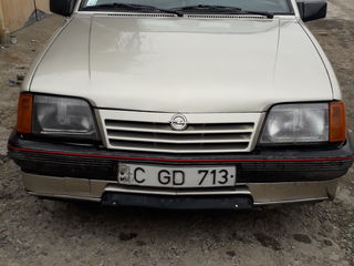 Opel Ascona foto 2