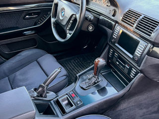 BMW 5 Series foto 4