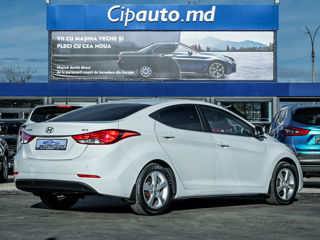 Hyundai Elantra foto 2