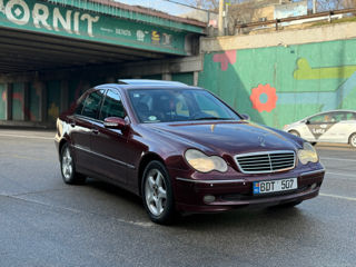 Mercedes C-Class foto 2