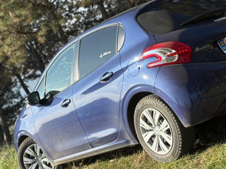 Peugeot 208 foto 4