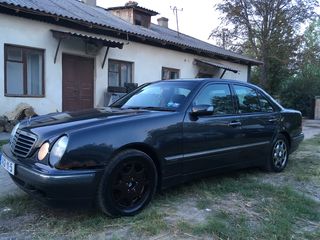 Mercedes E Class foto 1