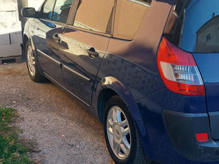 Renault Grand Scenic foto 2