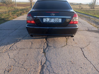 Mercedes E-Class foto 8