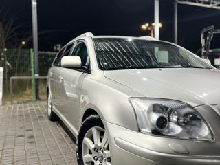 Toyota Avensis foto 3