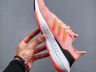 Vând Adidas Ultraboost 22, mărimea 7 US (37 european) foto 2