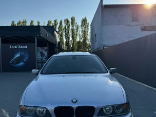 BMW 5 Series foto 1