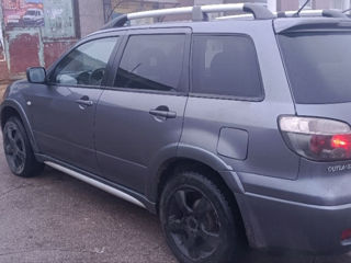 Mitsubishi Outlander foto 2