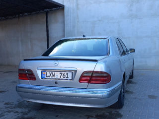 Mercedes E-Class foto 6