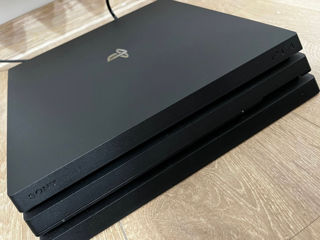 Vând PlayStation 4 pro