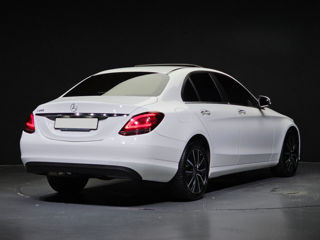 Mercedes C-Class foto 2