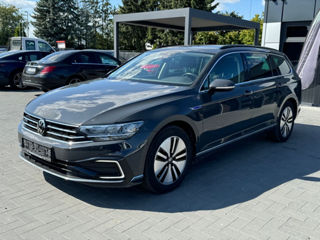 Volkswagen Passat foto 1