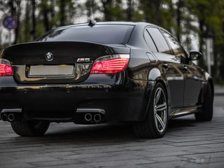 BMW 5 Series foto 1