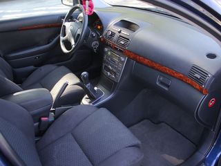 Toyota Avensis foto 9