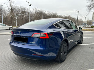 Tesla Model 3 foto 4