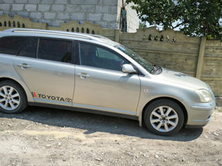 Toyota Avensis foto 3