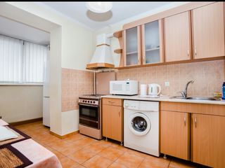 Apartament cu 2 camere, 60 m², Centru, Chișinău foto 2