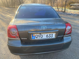 Toyota Avensis foto 8