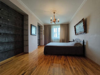 Apartament cu 2 camere, 72 m², Centru, Chișinău foto 3