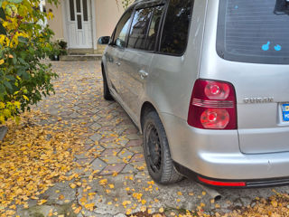 Volkswagen Touran foto 3